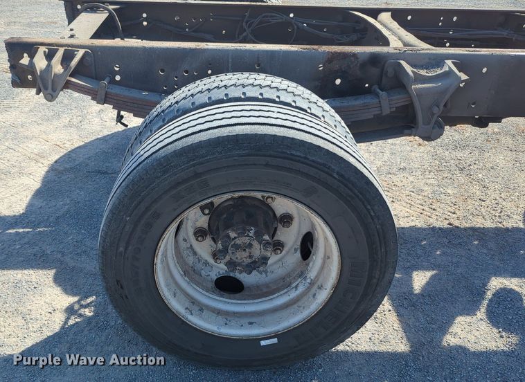 image for item OL9086 2006 International 4300  truck cab and chassis