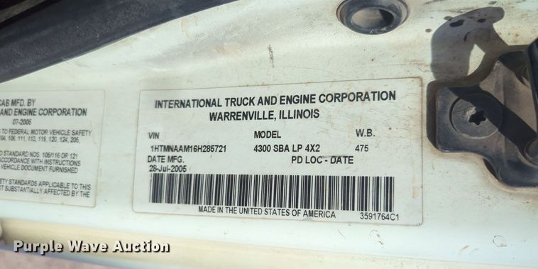 image for item OL9086 2006 International 4300  truck cab and chassis