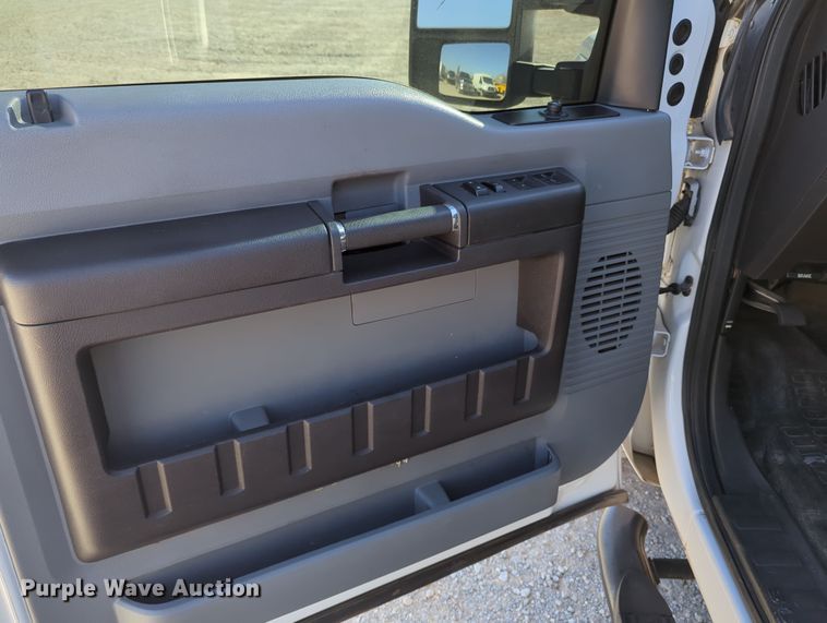 image for item OL9147 2016 Ford F250 Super Duty  Crew Cab pickup truck