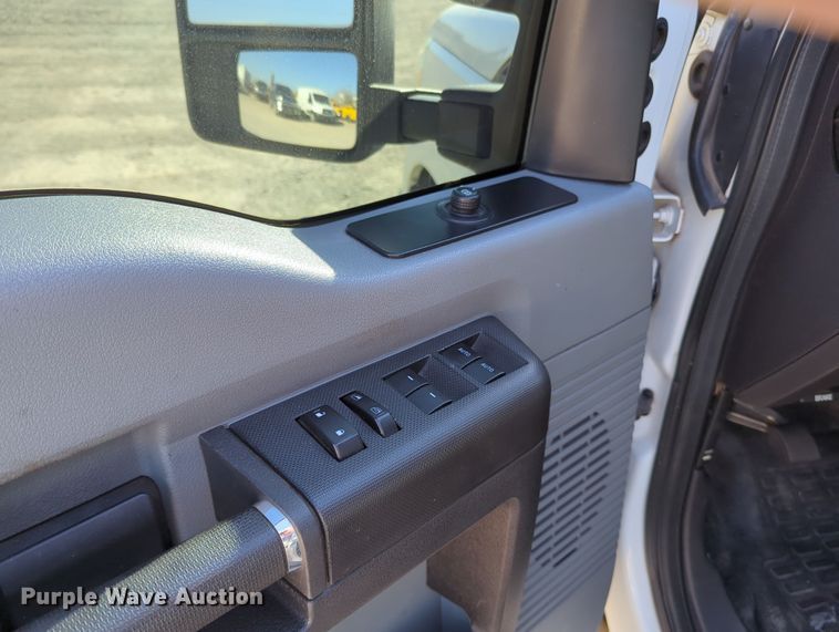 image for item OL9147 2016 Ford F250 Super Duty  Crew Cab pickup truck