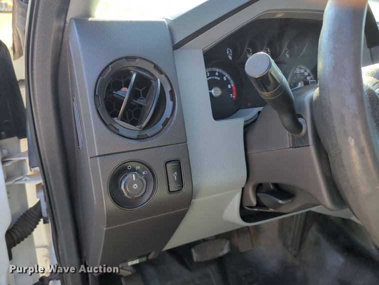 image for item OL9147 2016 Ford F250 Super Duty  Crew Cab pickup truck