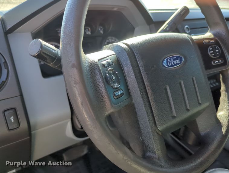 image for item OL9147 2016 Ford F250 Super Duty  Crew Cab pickup truck