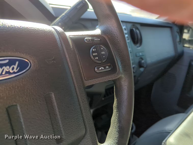 image for item OL9147 2016 Ford F250 Super Duty  Crew Cab pickup truck