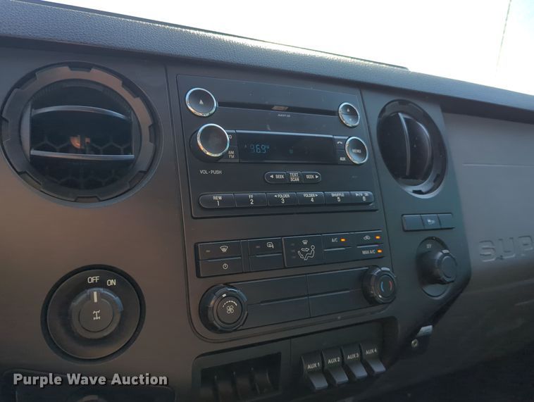 image for item OL9147 2016 Ford F250 Super Duty  Crew Cab pickup truck