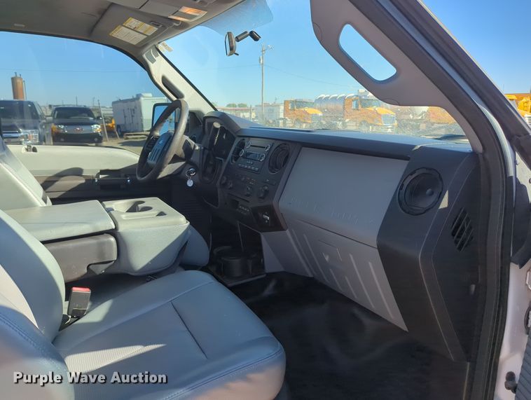 image for item OL9147 2016 Ford F250 Super Duty  Crew Cab pickup truck