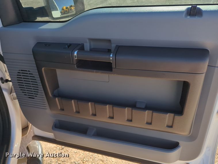 image for item OL9147 2016 Ford F250 Super Duty  Crew Cab pickup truck