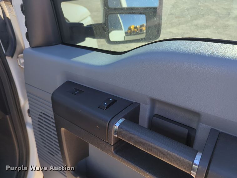 image for item OL9147 2016 Ford F250 Super Duty  Crew Cab pickup truck