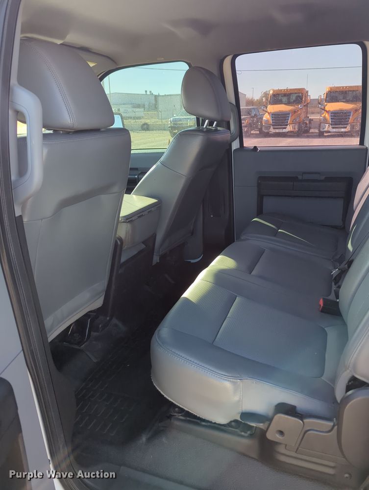 image for item OL9147 2016 Ford F250 Super Duty  Crew Cab pickup truck