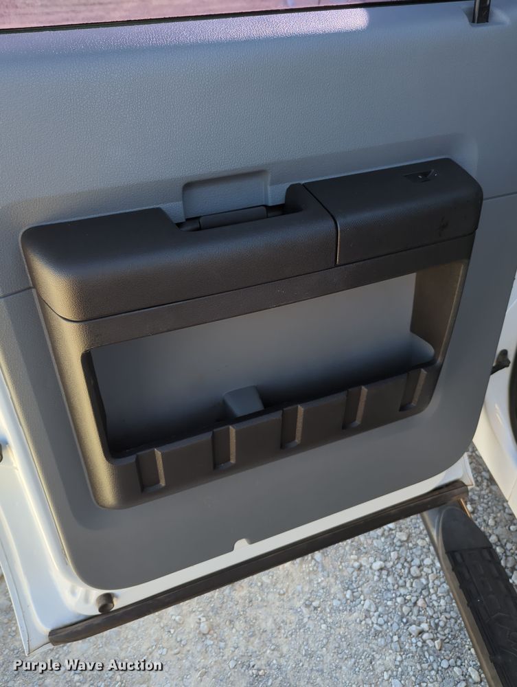 image for item OL9147 2016 Ford F250 Super Duty  Crew Cab pickup truck