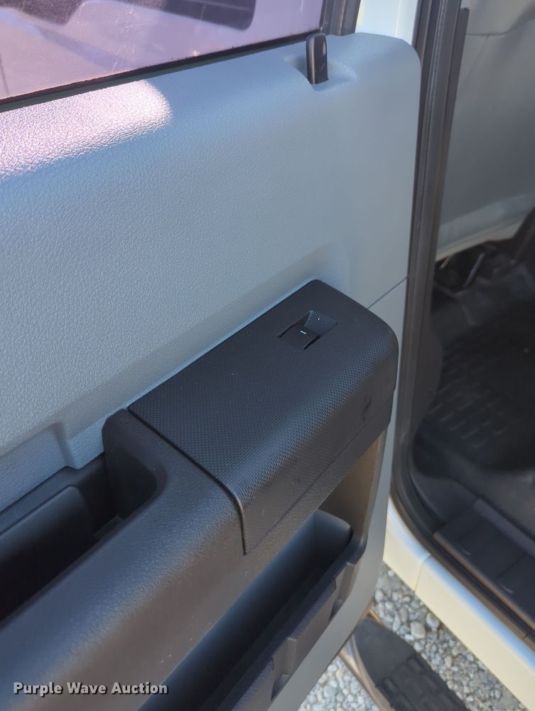 image for item OL9147 2016 Ford F250 Super Duty  Crew Cab pickup truck