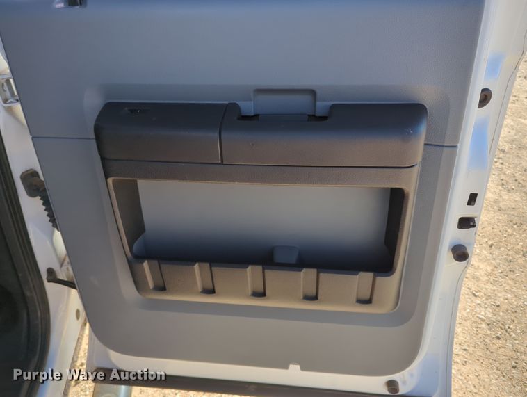 image for item OL9147 2016 Ford F250 Super Duty  Crew Cab pickup truck