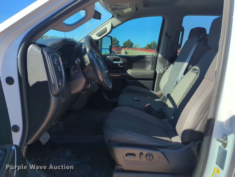 image for item OL9151 2022 Chevrolet Silverado 2500HD  Crew Cab pickup truck