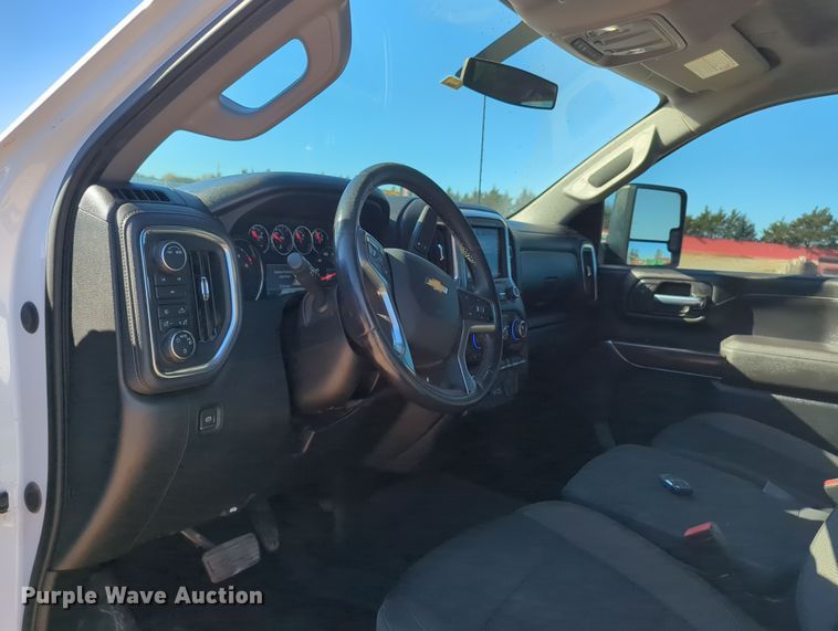 image for item OL9151 2022 Chevrolet Silverado 2500HD  Crew Cab pickup truck