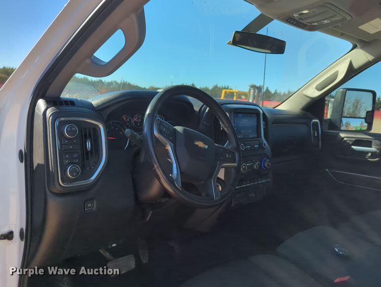 image for item OL9151 2022 Chevrolet Silverado 2500HD  Crew Cab pickup truck