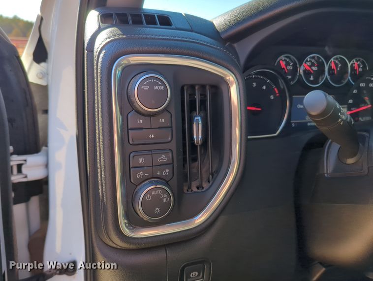 image for item OL9151 2022 Chevrolet Silverado 2500HD  Crew Cab pickup truck