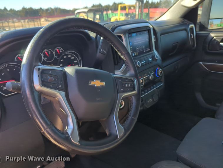 image for item OL9151 2022 Chevrolet Silverado 2500HD  Crew Cab pickup truck