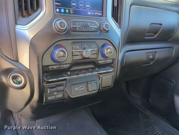 image for item OL9151 2022 Chevrolet Silverado 2500HD  Crew Cab pickup truck