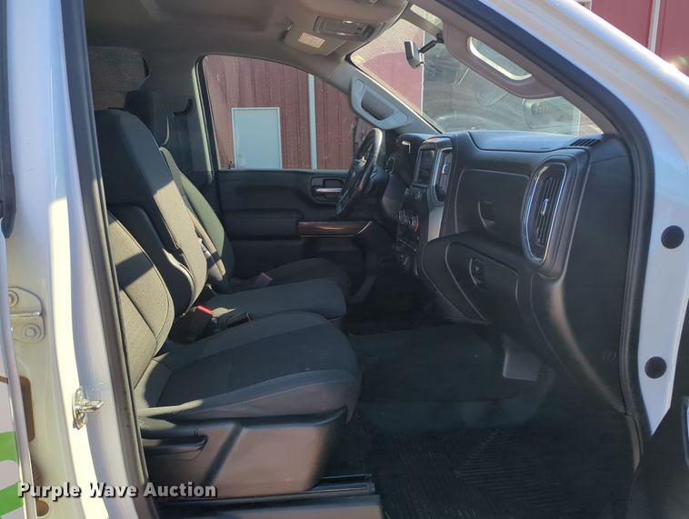 image for item OL9151 2022 Chevrolet Silverado 2500HD  Crew Cab pickup truck