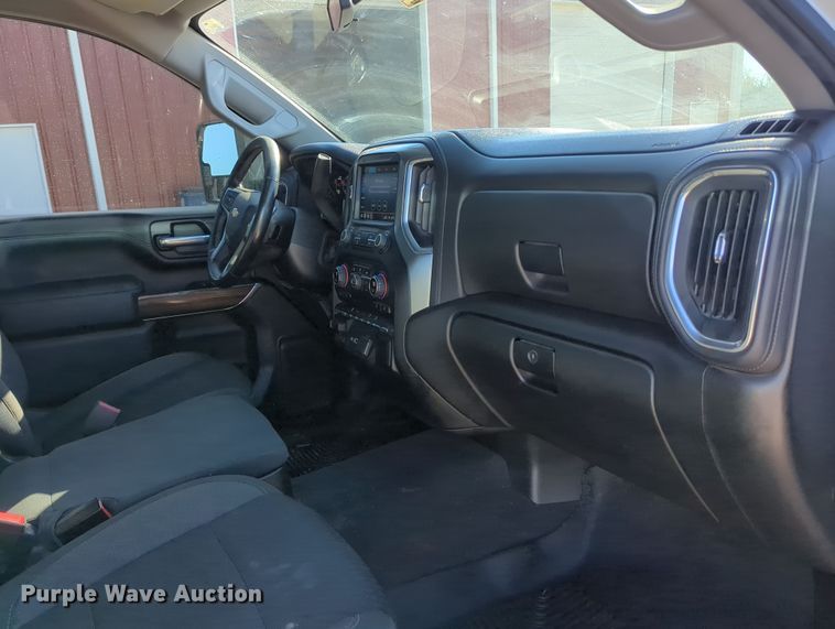 image for item OL9151 2022 Chevrolet Silverado 2500HD  Crew Cab pickup truck