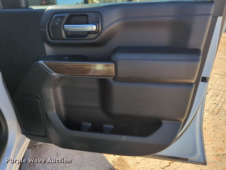 image for item OL9151 2022 Chevrolet Silverado 2500HD  Crew Cab pickup truck