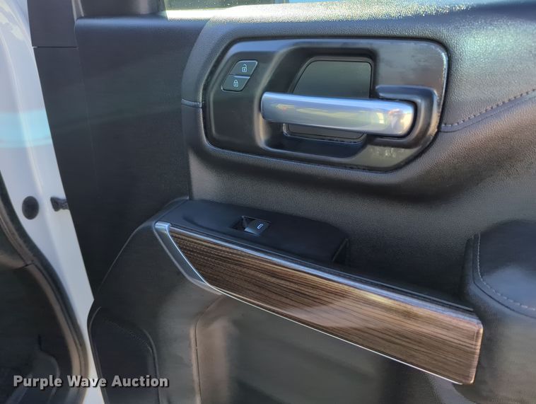 image for item OL9151 2022 Chevrolet Silverado 2500HD  Crew Cab pickup truck