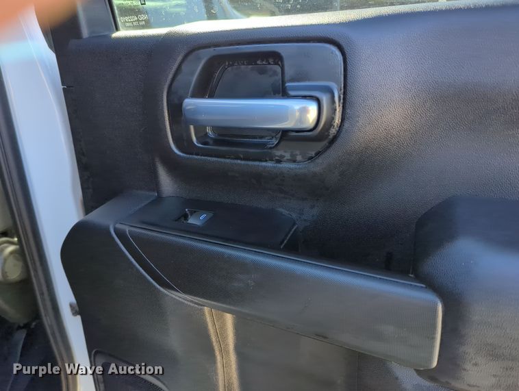 image for item OL9151 2022 Chevrolet Silverado 2500HD  Crew Cab pickup truck