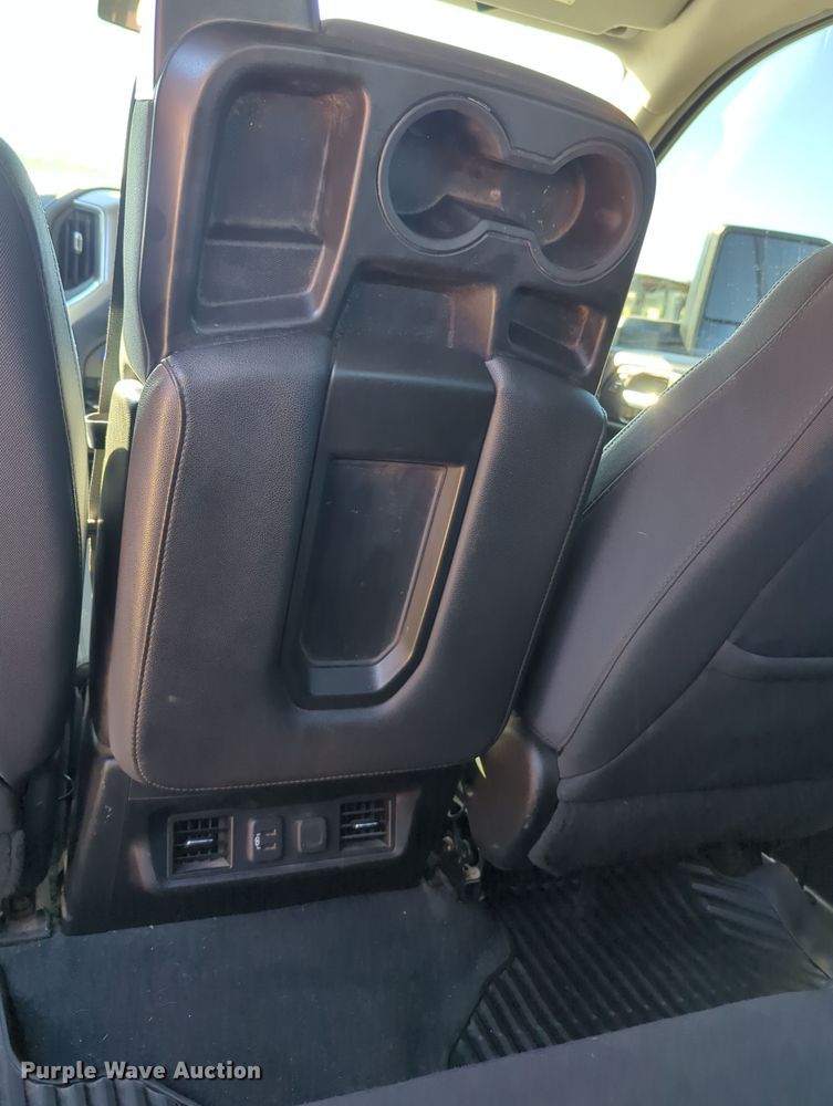 image for item OL9151 2022 Chevrolet Silverado 2500HD  Crew Cab pickup truck