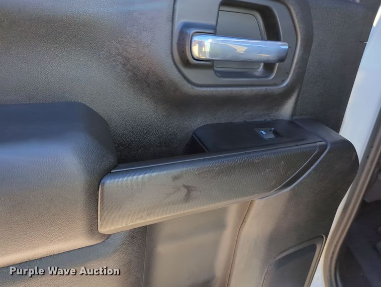 image for item OL9151 2022 Chevrolet Silverado 2500HD  Crew Cab pickup truck