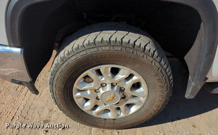 image for item OL9151 2022 Chevrolet Silverado 2500HD  Crew Cab pickup truck