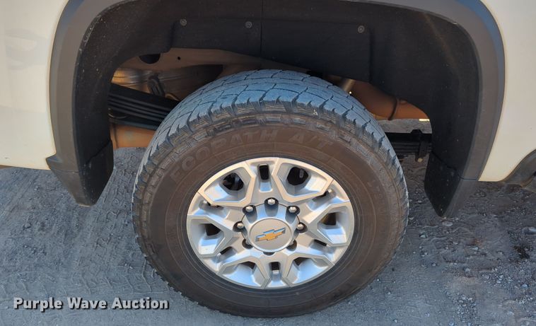 image for item OL9151 2022 Chevrolet Silverado 2500HD  Crew Cab pickup truck