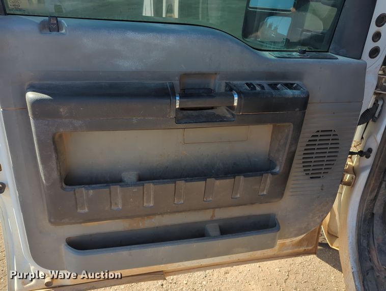 image for item OL9160 2016 Ford F250 Super Duty  Crew Cab pickup truck