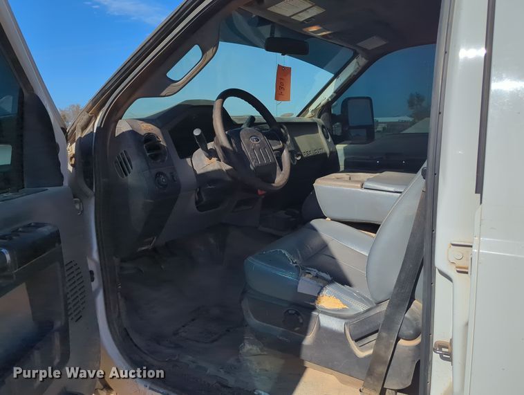 image for item OL9160 2016 Ford F250 Super Duty  Crew Cab pickup truck