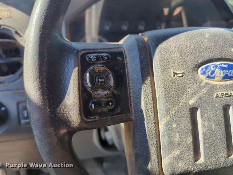 image for item OL9160 2016 Ford F250 Super Duty  Crew Cab pickup truck