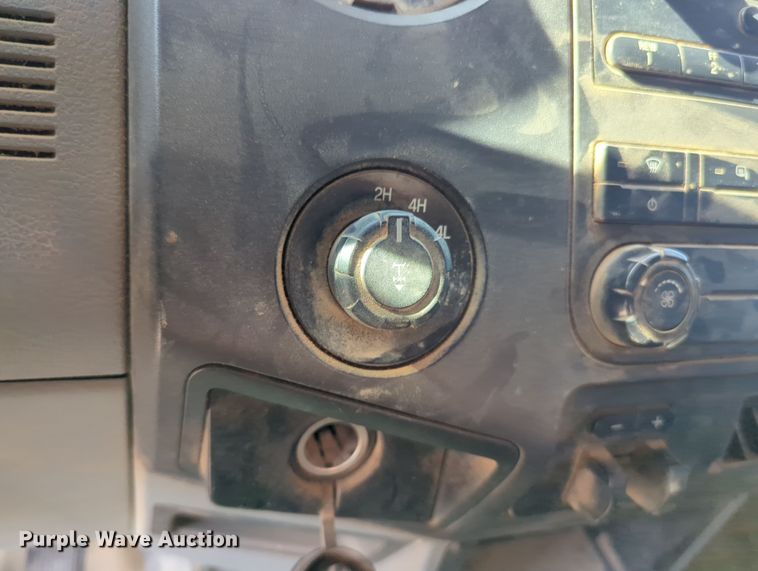 image for item OL9160 2016 Ford F250 Super Duty  Crew Cab pickup truck