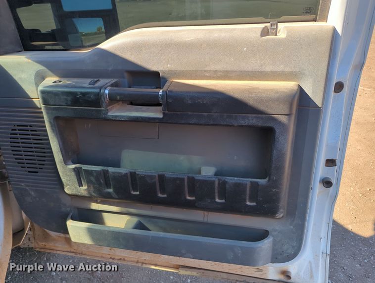 image for item OL9160 2016 Ford F250 Super Duty  Crew Cab pickup truck