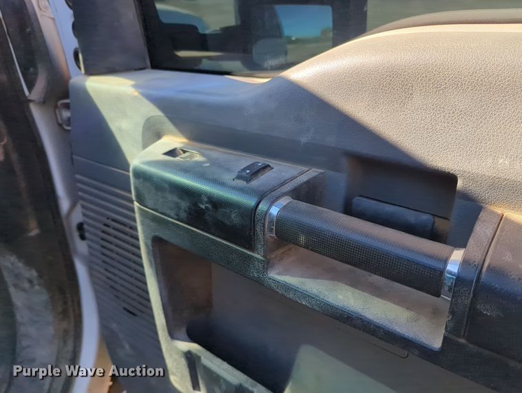 image for item OL9160 2016 Ford F250 Super Duty  Crew Cab pickup truck