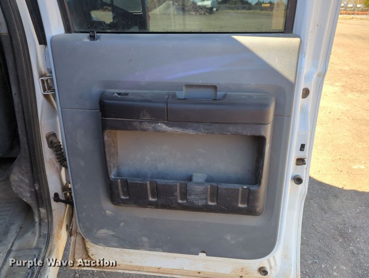 image for item OL9160 2016 Ford F250 Super Duty  Crew Cab pickup truck