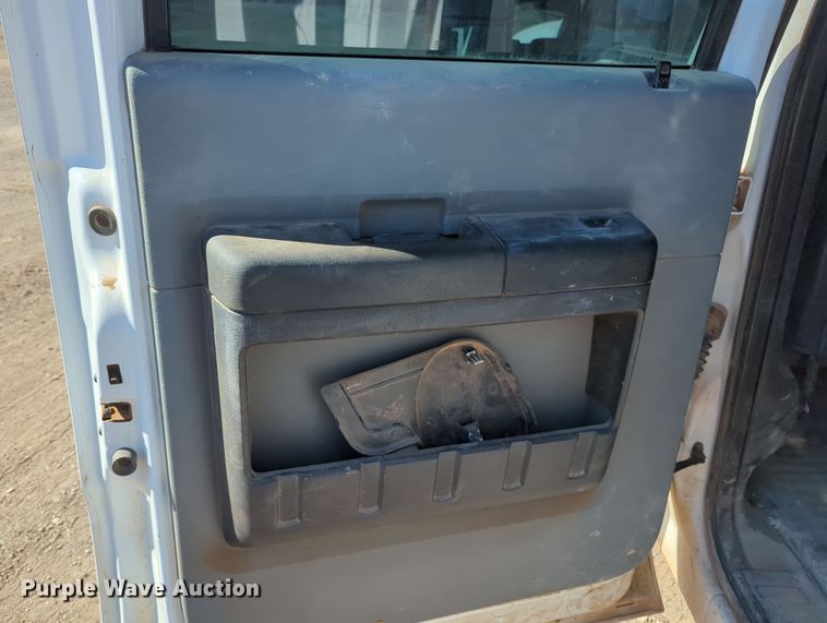 image for item OL9160 2016 Ford F250 Super Duty  Crew Cab pickup truck