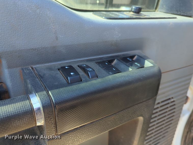 image for item OL9161 2015 Ford F250 Super Duty  Crew Cab pickup truck