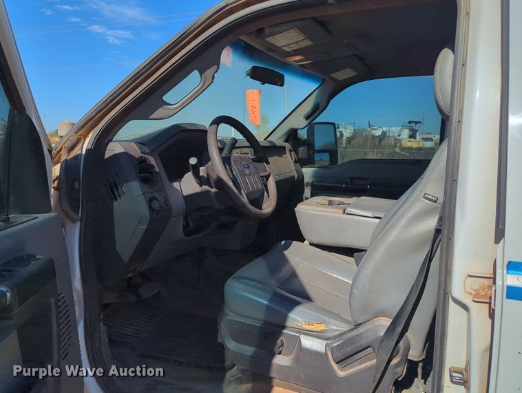 image for item OL9161 2015 Ford F250 Super Duty  Crew Cab pickup truck