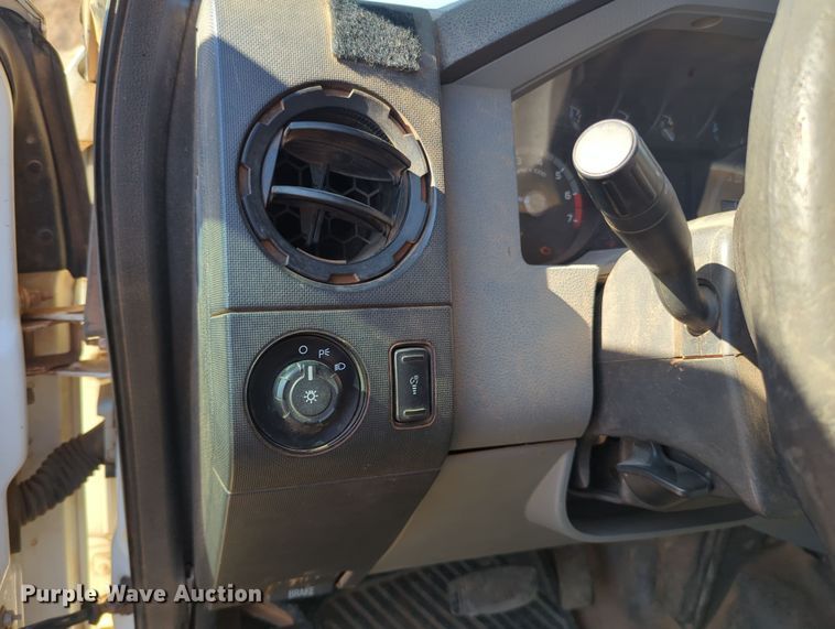 image for item OL9161 2015 Ford F250 Super Duty  Crew Cab pickup truck