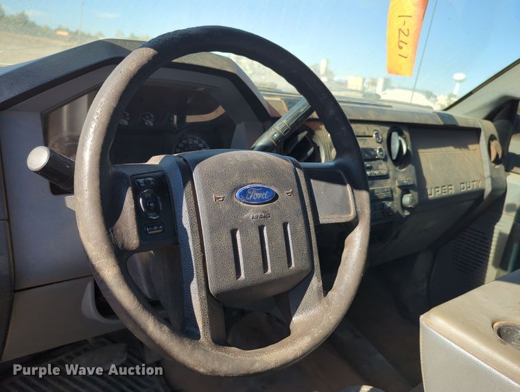 image for item OL9161 2015 Ford F250 Super Duty  Crew Cab pickup truck