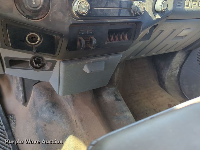 image for item OL9161 2015 Ford F250 Super Duty  Crew Cab pickup truck