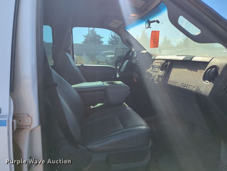 image for item OL9161 2015 Ford F250 Super Duty  Crew Cab pickup truck