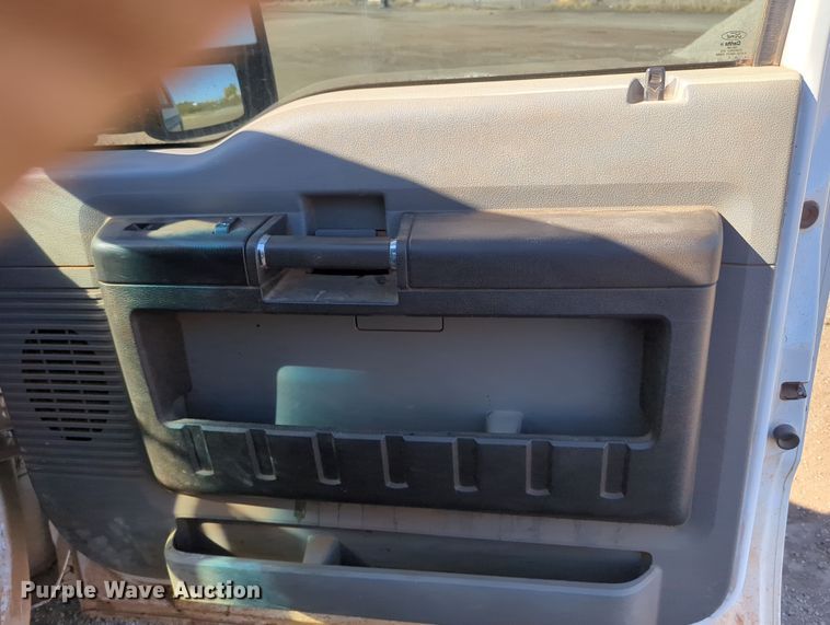 image for item OL9161 2015 Ford F250 Super Duty  Crew Cab pickup truck