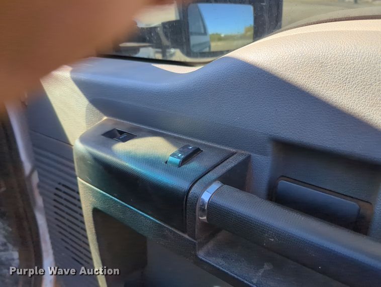 image for item OL9161 2015 Ford F250 Super Duty  Crew Cab pickup truck