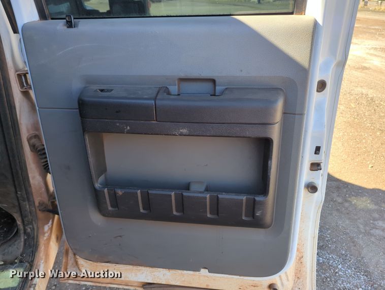 image for item OL9161 2015 Ford F250 Super Duty  Crew Cab pickup truck