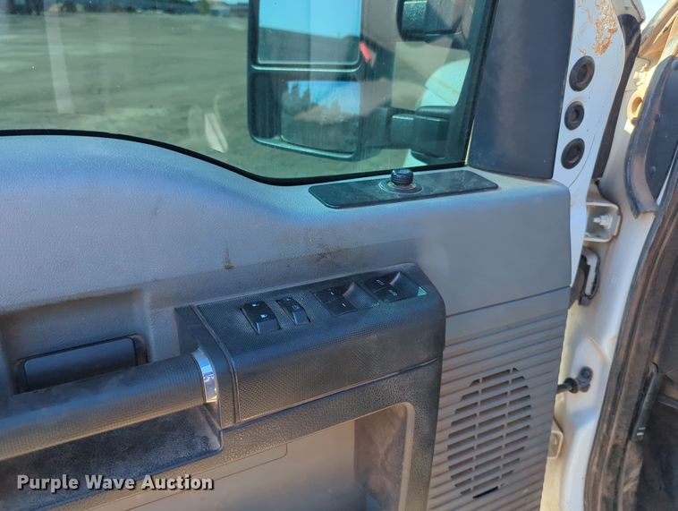 image for item OL9162 2016 Ford F250 Super Duty  Crew Cab pickup truck