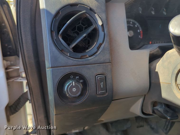 image for item OL9162 2016 Ford F250 Super Duty  Crew Cab pickup truck