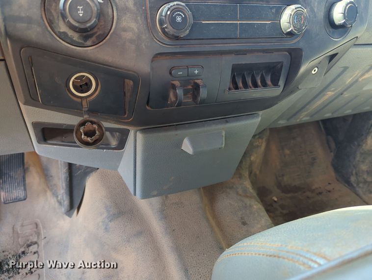 image for item OL9162 2016 Ford F250 Super Duty  Crew Cab pickup truck